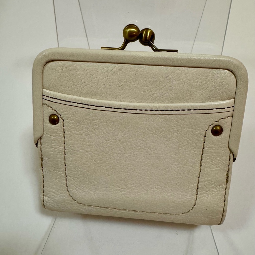 Coach Cream Leather Kiss-Lock Wallet with Brass Hardware - Picture 2 of 10